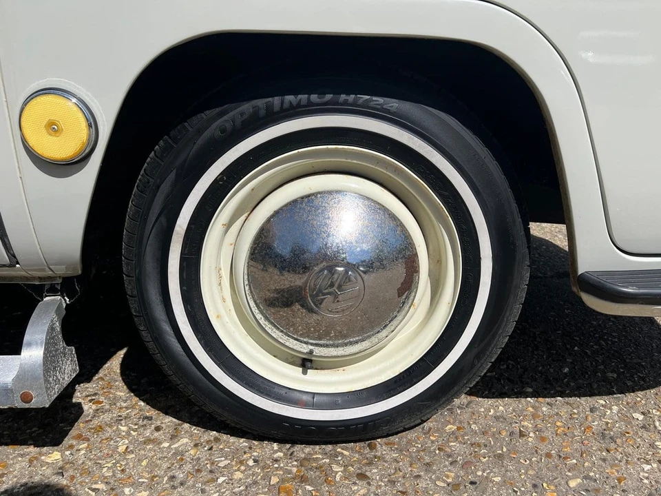 1968 Volkswagen Bay-Window Bus - Image 11 of 30