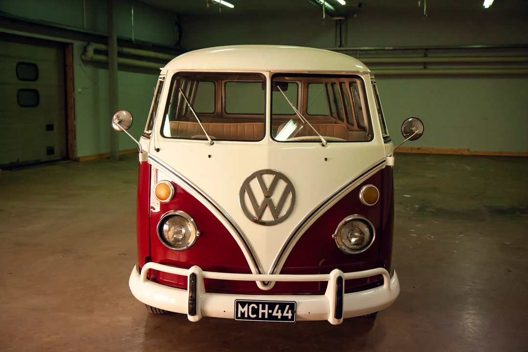 1969 Volkswagen Split-Window Bus - Image 2 of 31