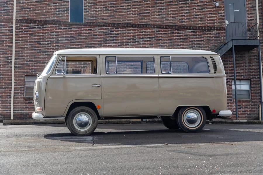 1969 Volkswagen Bay-Window Bus - Image 9 of 24
