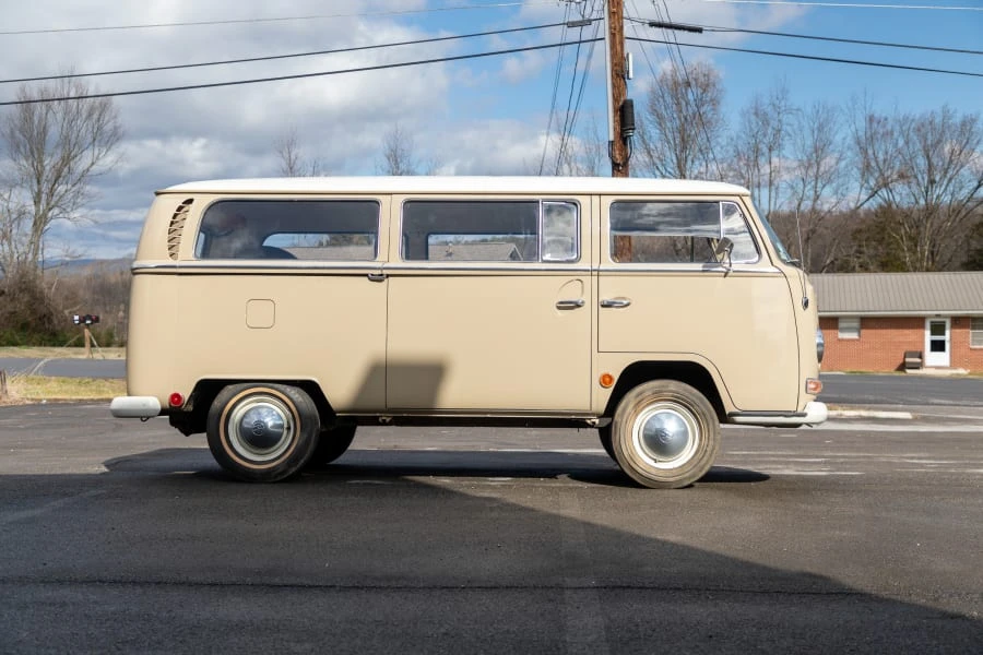 1969 Volkswagen Bay-Window Bus - Image 2 of 24