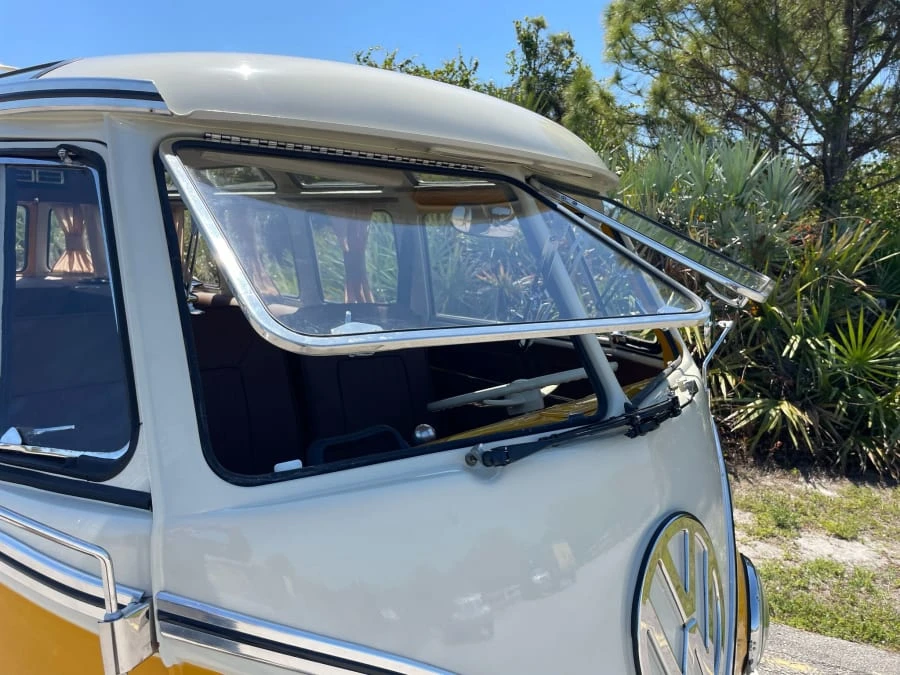 1969 Volkswagen Bay-Window Bus - Image 13 of 31