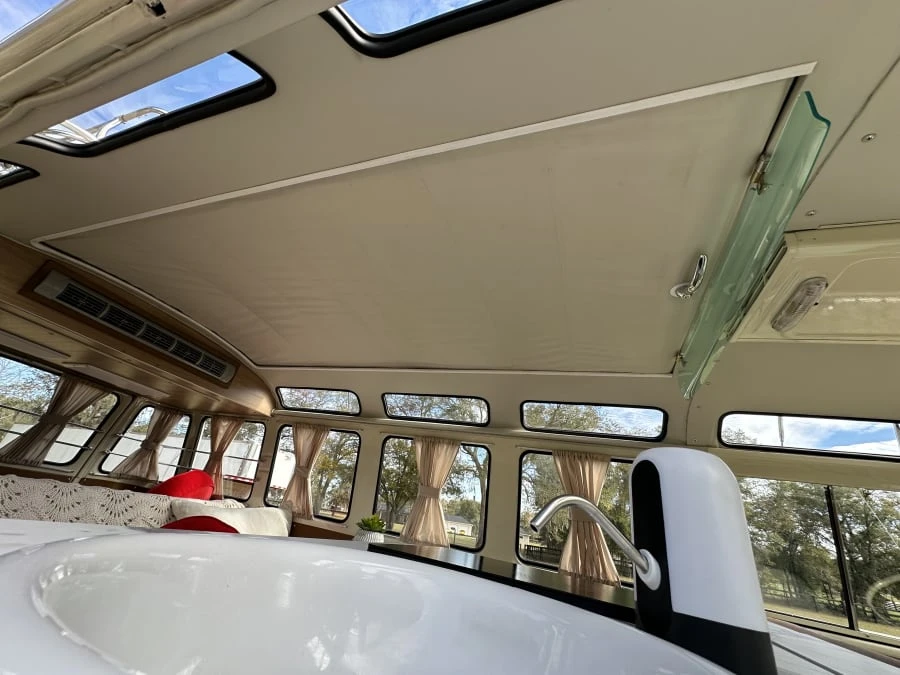 1969 Volkswagen Bay-Window Bus - Image 25 of 31
