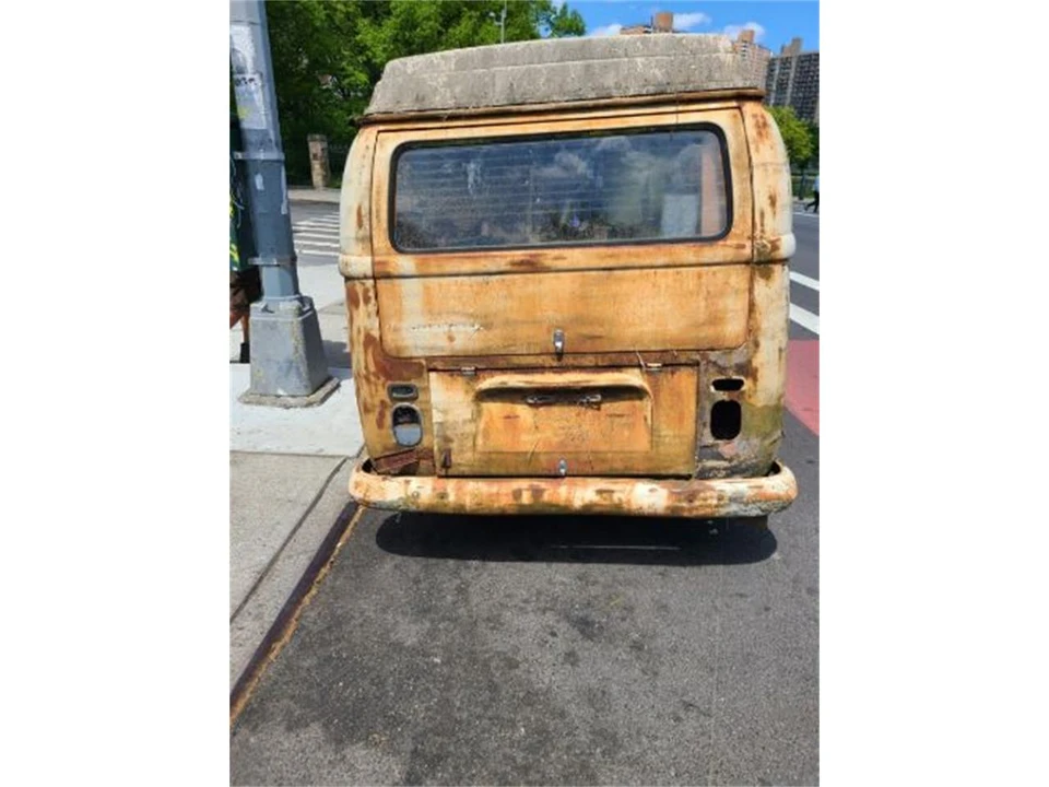 1969 Volkswagen Bay-Window Bus - Image 3 of 8