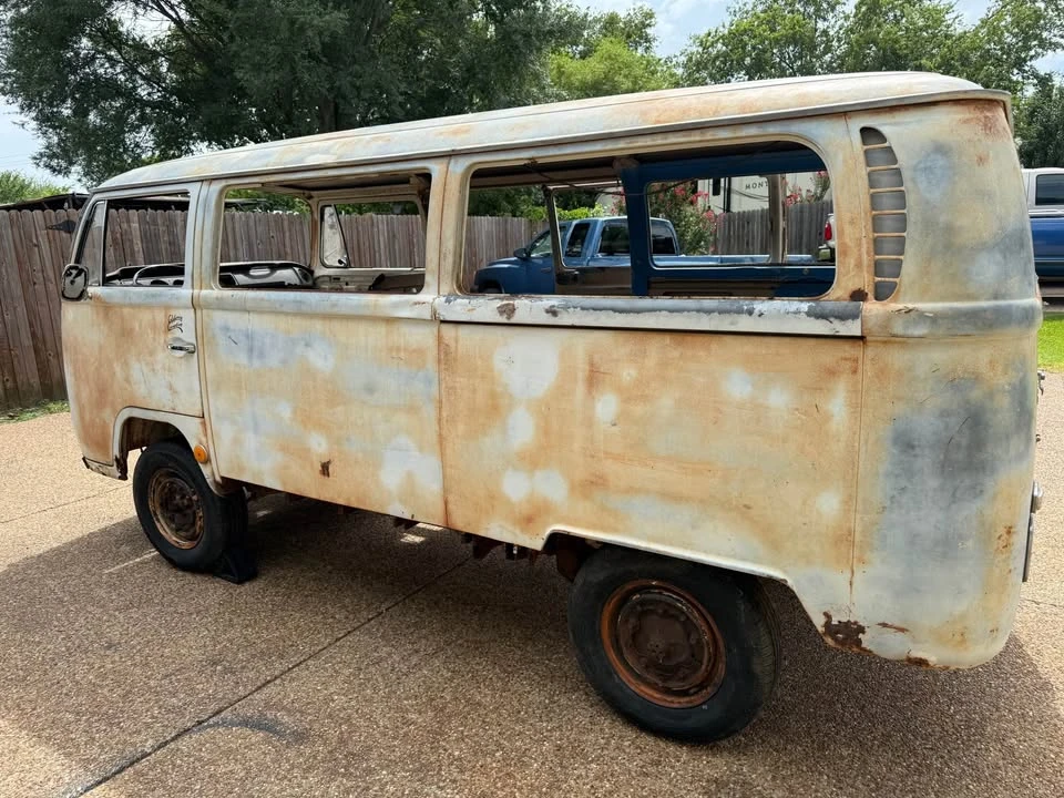 1969 Volkswagen Bay-Window Bus - Image 4 of 20