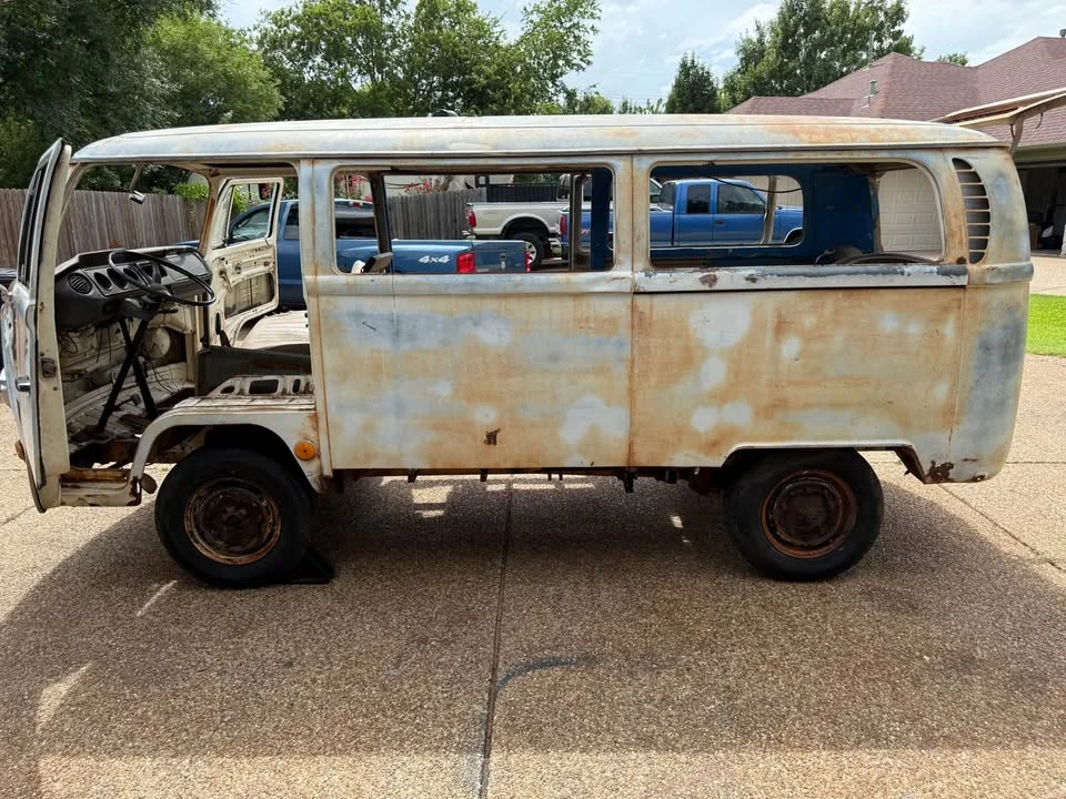 1969 Volkswagen Bay-Window Bus - Image 5 of 20