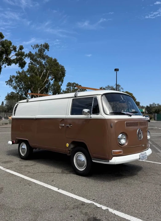1969 Volkswagen Bay-Window Bus - Image 2 of 9