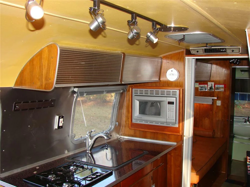 1970 Airstream - Image 4 of 5