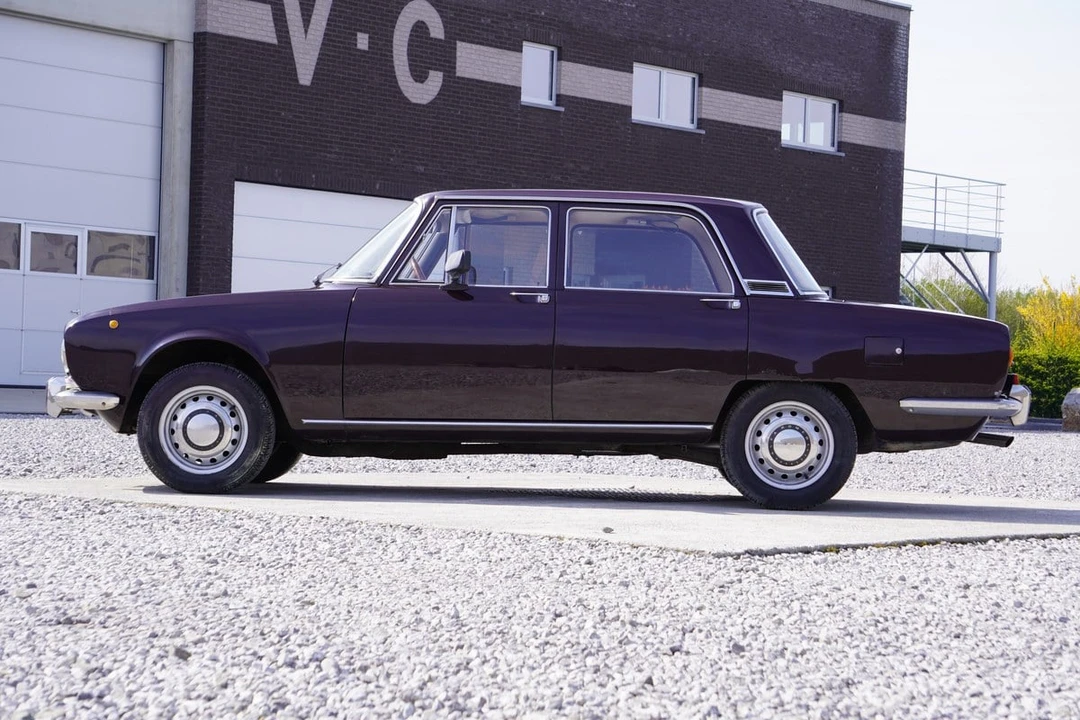 1970 Alfa Romeo 1750 GT Veloce - Image 10 of 30