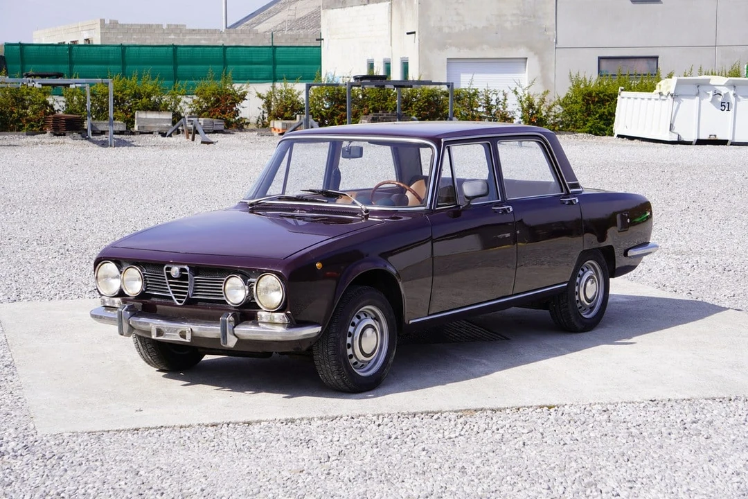 1970 Alfa Romeo 1750 GT Veloce - Image 4 of 30