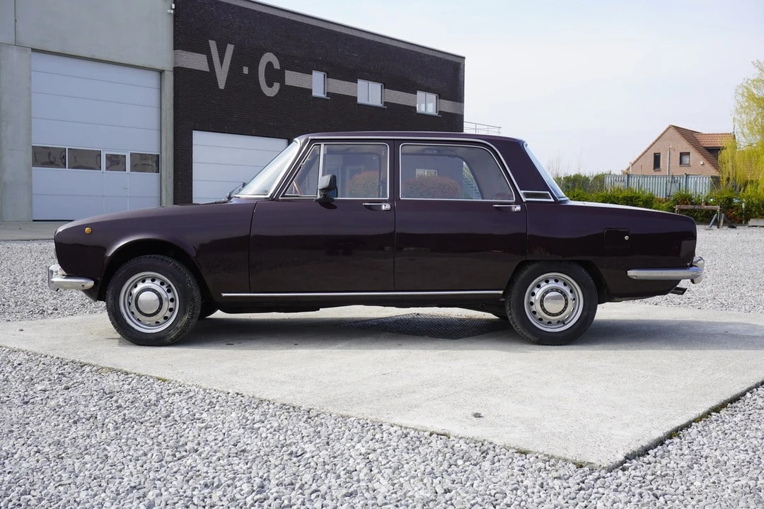 1970 Alfa Romeo 1750 GT Veloce - Image 11 of 30