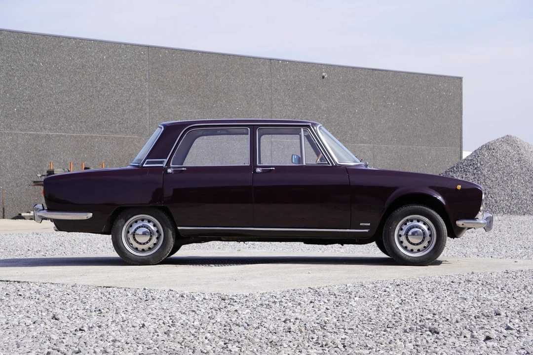 1970 Alfa Romeo 1750 GT Veloce - Image 13 of 30