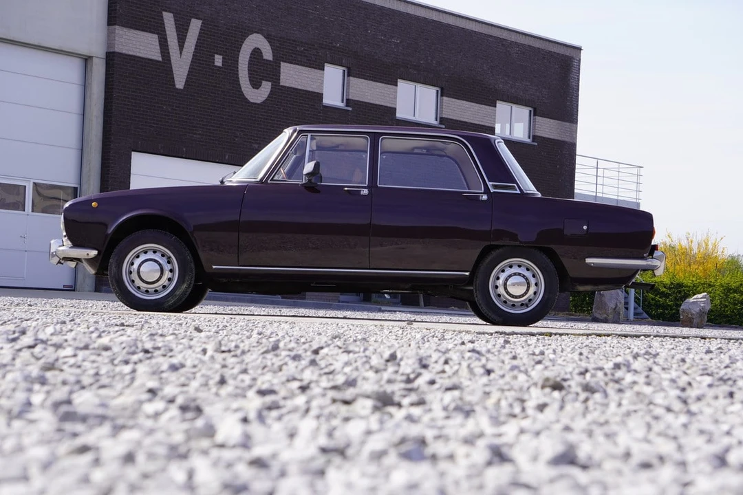 1970 Alfa Romeo 1750 GT Veloce - Image 9 of 30