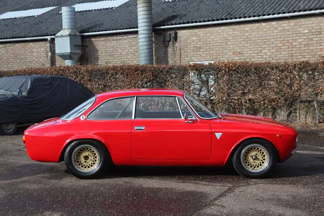 1970 Alfa Romeo 1750 GT Veloce - Image 2 of 30
