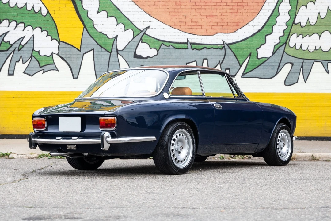 1970 Alfa Romeo 1750 GT Veloce - Image 5 of 31