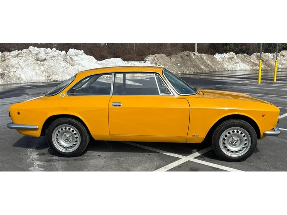 1970 Alfa Romeo 1750 GT Veloce - Image 29 of 31