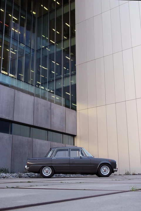 1970 Alfa Romeo 1750 GT Veloce - Image 4 of 31