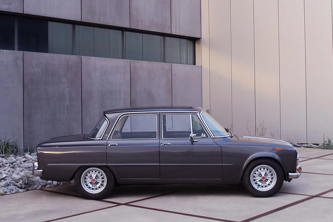 1970 Alfa Romeo 1750 GT Veloce - Image 7 of 31