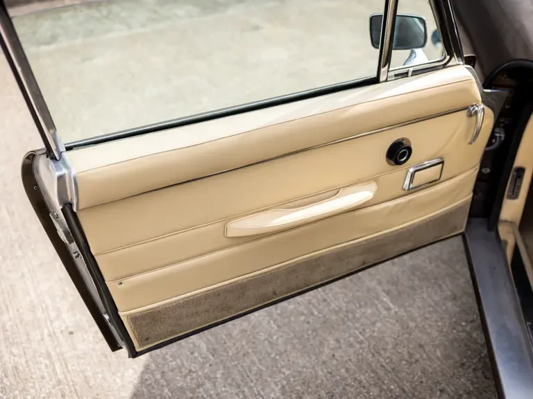1970 Aston Martin DB6 Vantage - Image 29 of 31