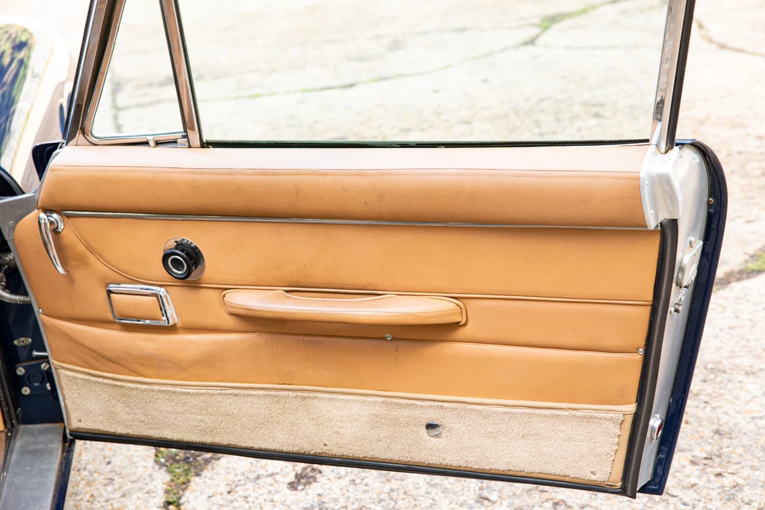 1970 Aston Martin DB6 Vantage - Image 28 of 31