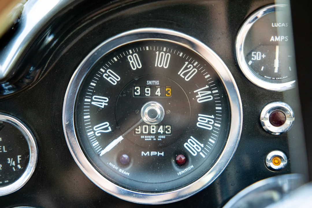 1970 Aston Martin DB6 Vantage - Image 29 of 31