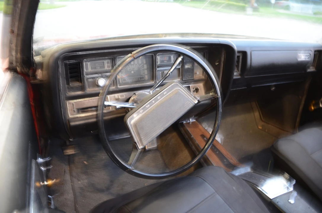 1970 Buick LeSabre - Image 27 of 31