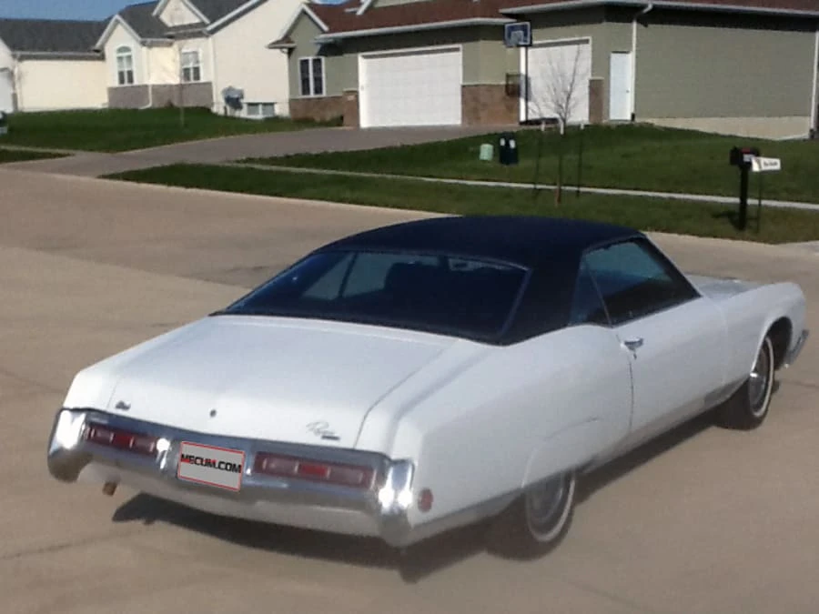 1970 Buick Riviera 2nd Gen - Image 2 of 4