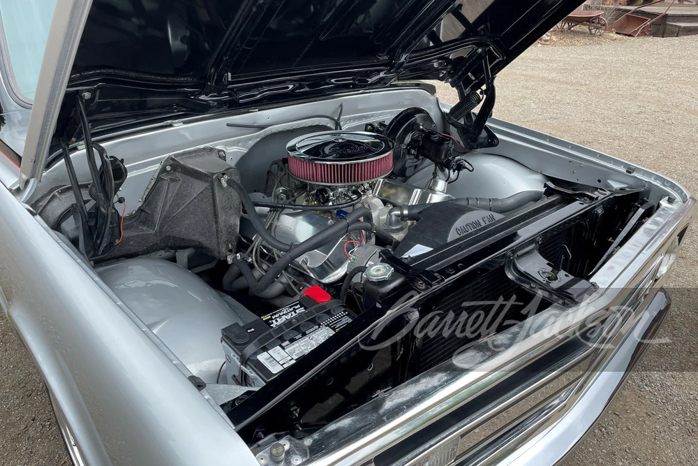 1970 Chevrolet Suburban 6th Gen - Image 2 of 13
