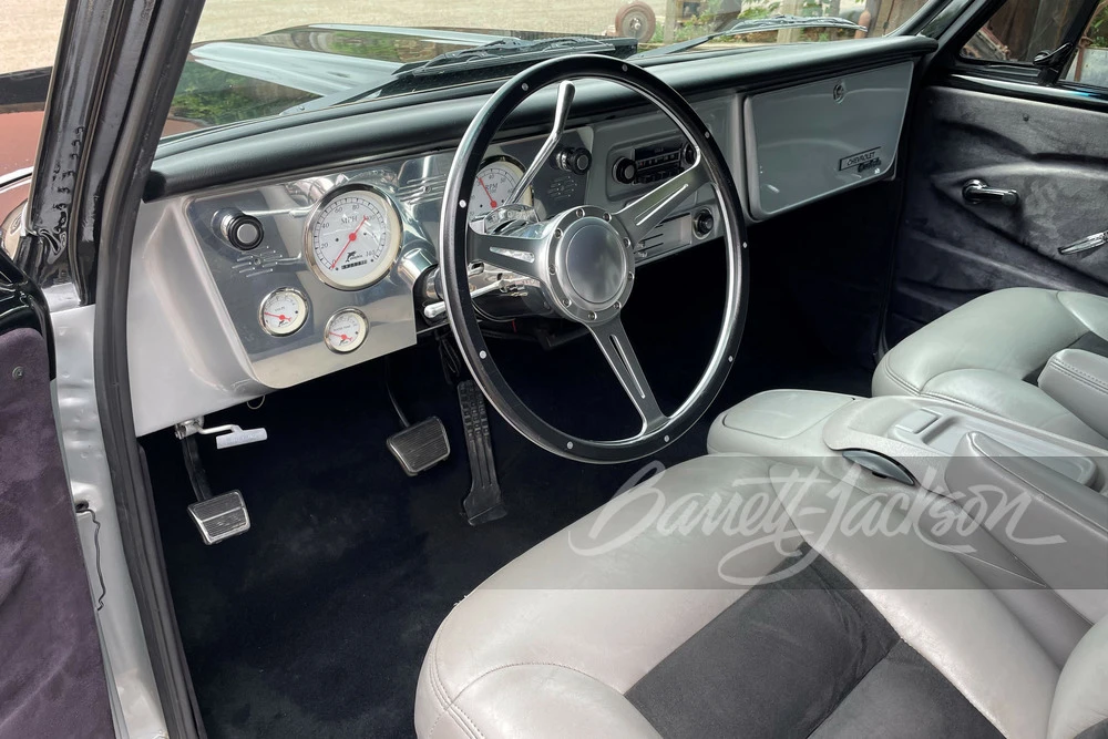 1970 Chevrolet Suburban 6th Gen - Image 3 of 13