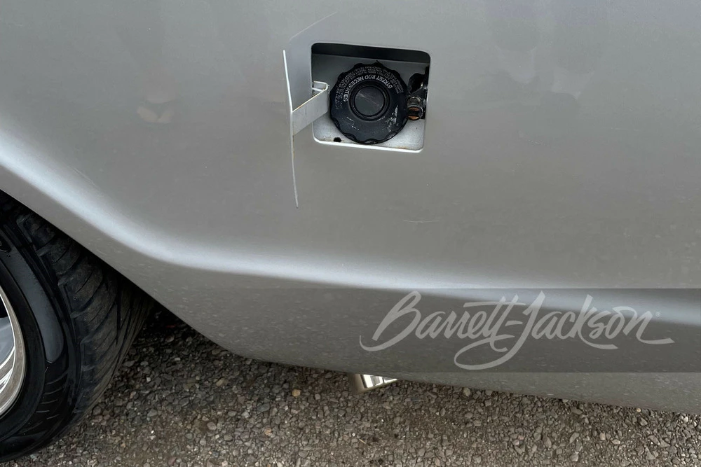 1970 Chevrolet Suburban 6th Gen - Image 5 of 13