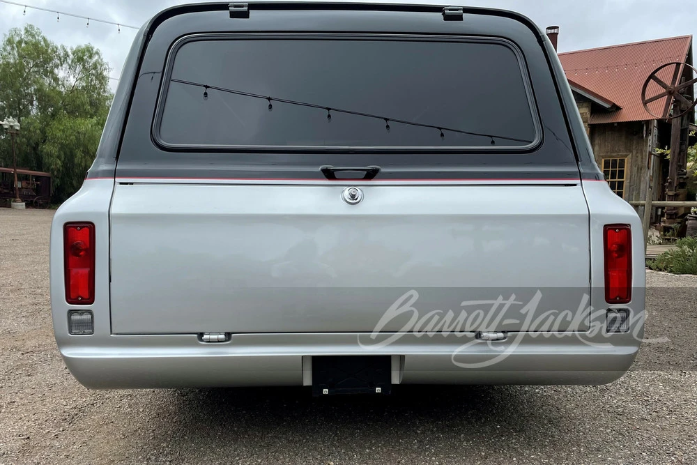 1970 Chevrolet Suburban 6th Gen - Image 9 of 13