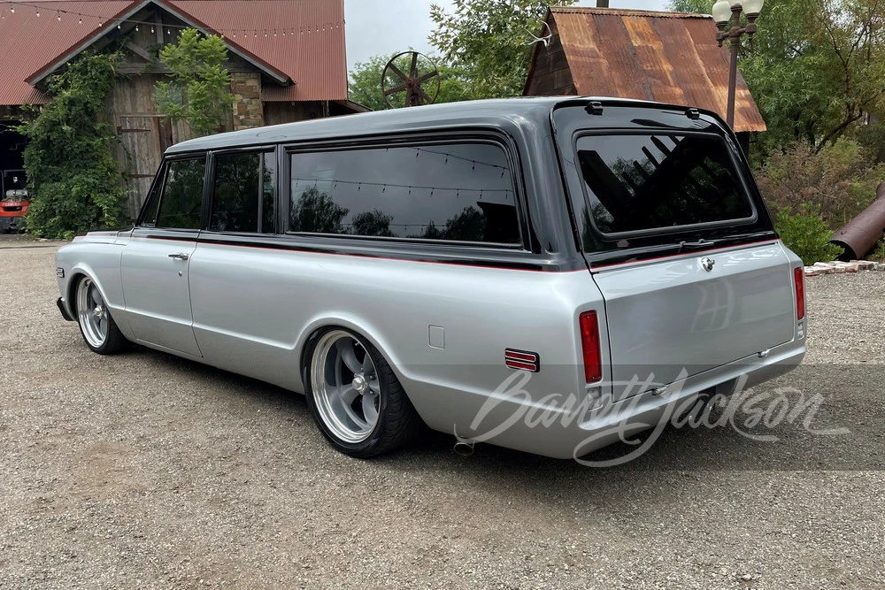 1970 Chevrolet Suburban 6th Gen - Image 12 of 13