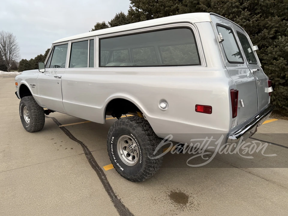 1970 Chevrolet Suburban 6th Gen - Image 2 of 6