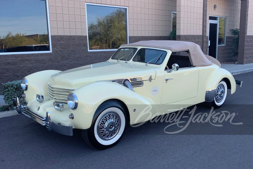 1970 Cord 810 & 812 - Image 3 of 12