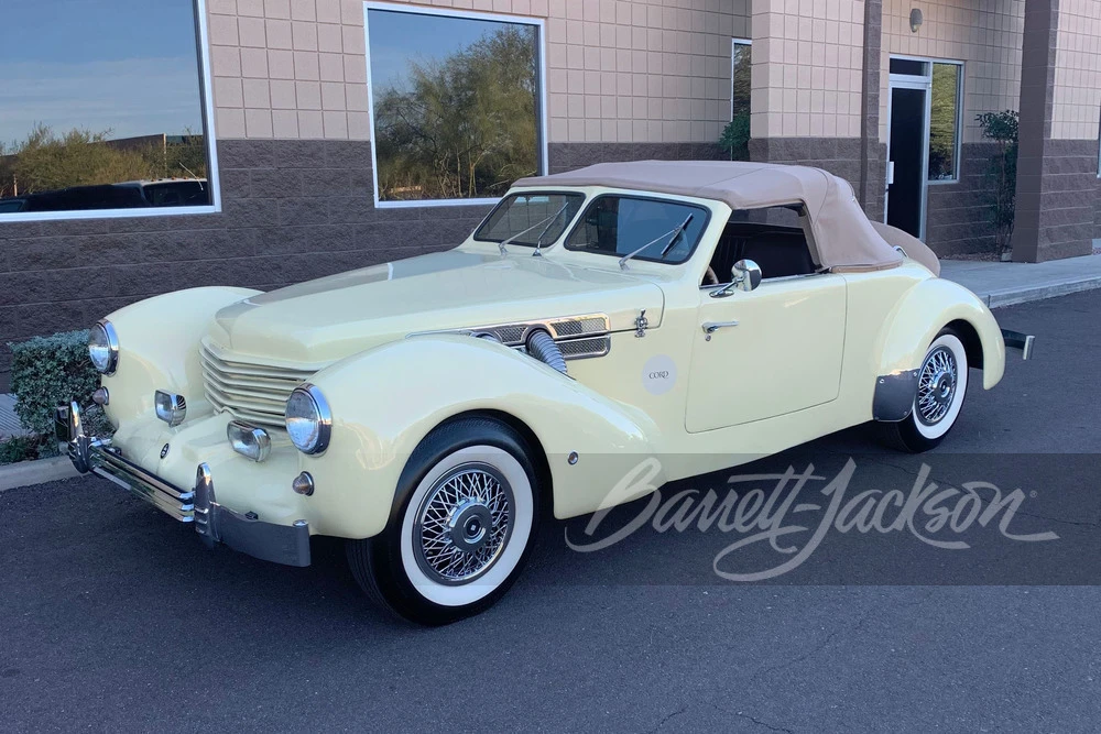 1970 Cord 810 & 812 - Image 8 of 12