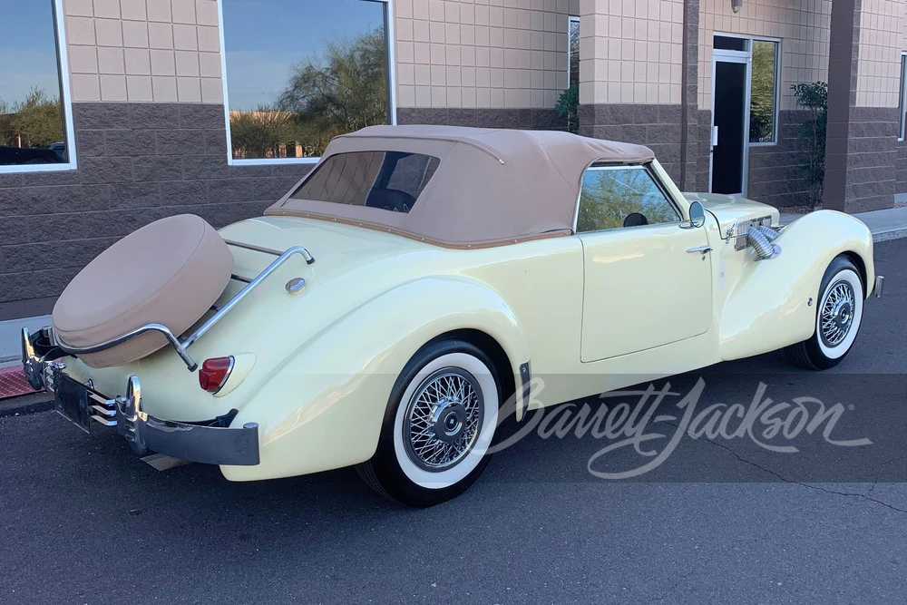 1970 Cord 810 & 812 - Image 11 of 12