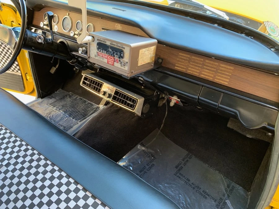1970 Checker - Image 6 of 11