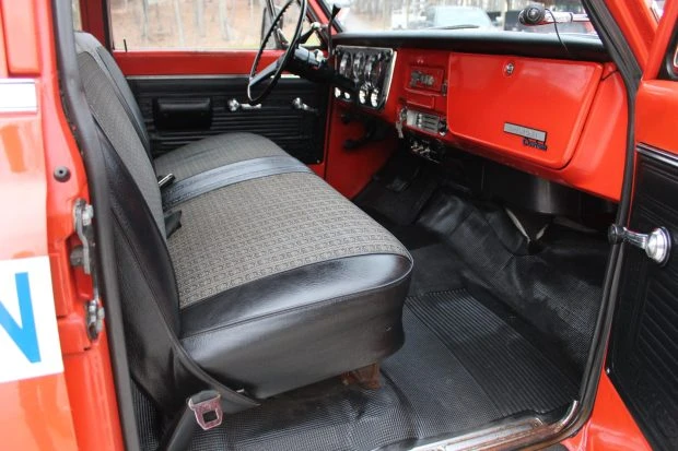 1970 Chevrolet Suburban 6th Gen - Image 4 of 7