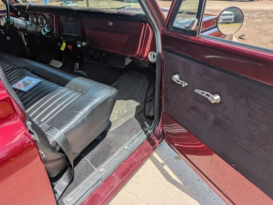 1970 Chevrolet Suburban 6th Gen - Image 11 of 16