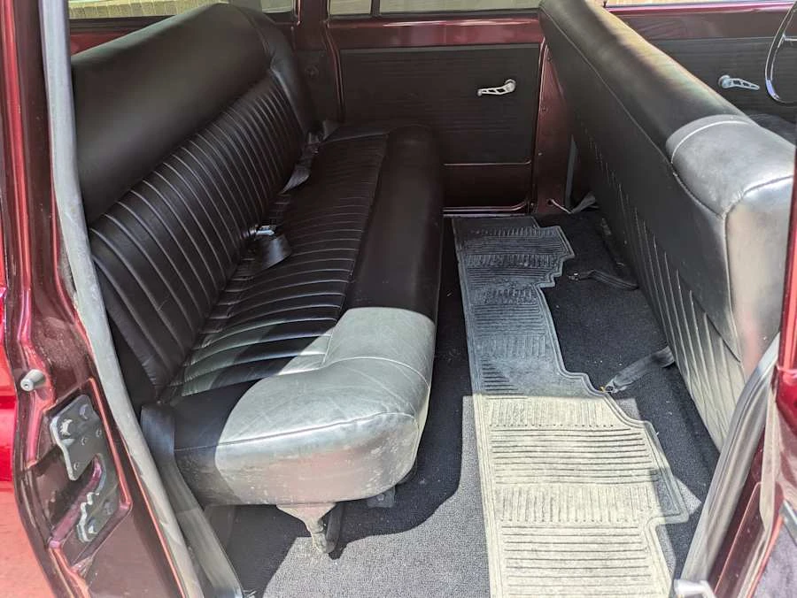 1970 Chevrolet Suburban 6th Gen - Image 12 of 16