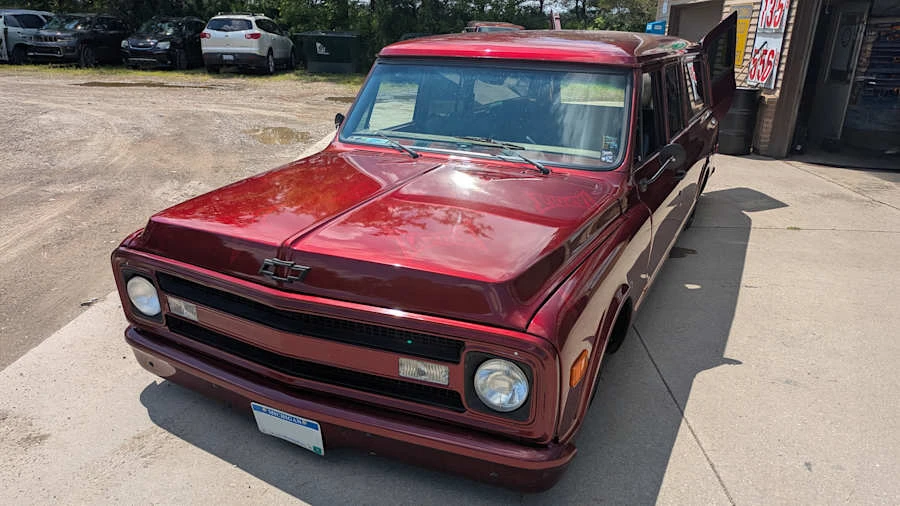 1970 Chevrolet Suburban 6th Gen - Image 6 of 16