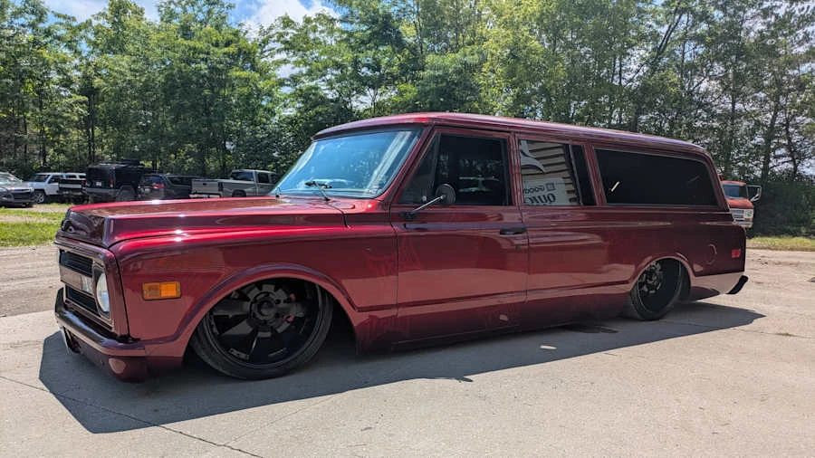 1970 Chevrolet Suburban 6th Gen - Image 9 of 16