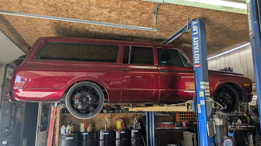 1970 Chevrolet Suburban 6th Gen - Image 8 of 16