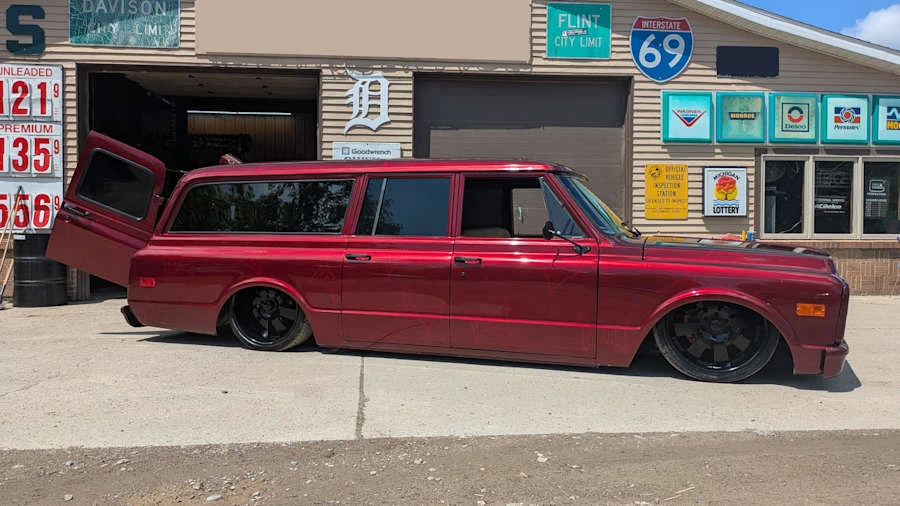 1970 Chevrolet Suburban 6th Gen - Image 5 of 16