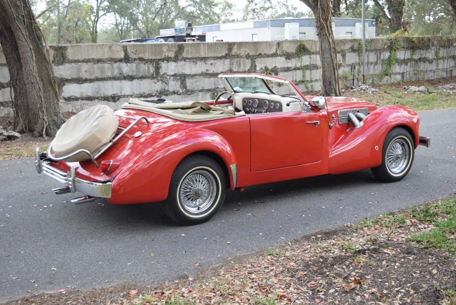 1970 Cord 810 & 812 - Image 2 of 12