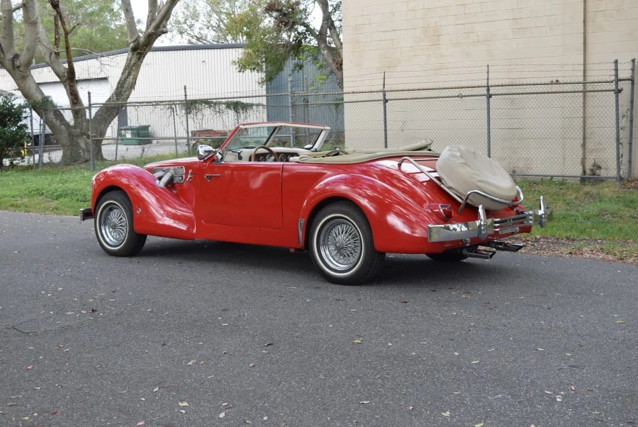 1970 Cord 810 & 812 - Image 3 of 12