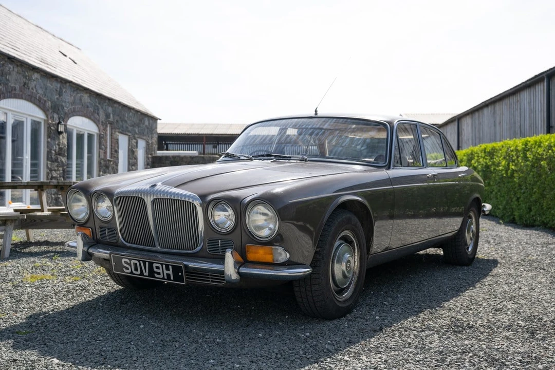 1970 Daimler - Image 2 of 31
