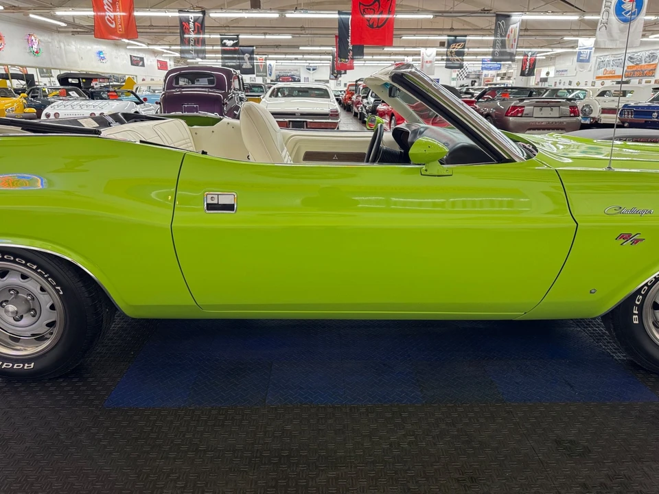 1970 Dodge Challenger Hemi 1st Gen - Image 17 of 21