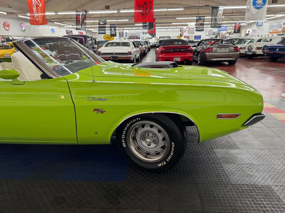 1970 Dodge Challenger Hemi 1st Gen - Image 16 of 21