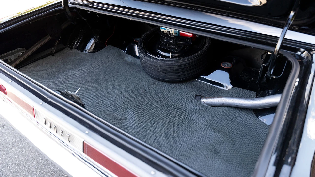 1970 Dodge Challenger Hemi 1st Gen - Image 7 of 31