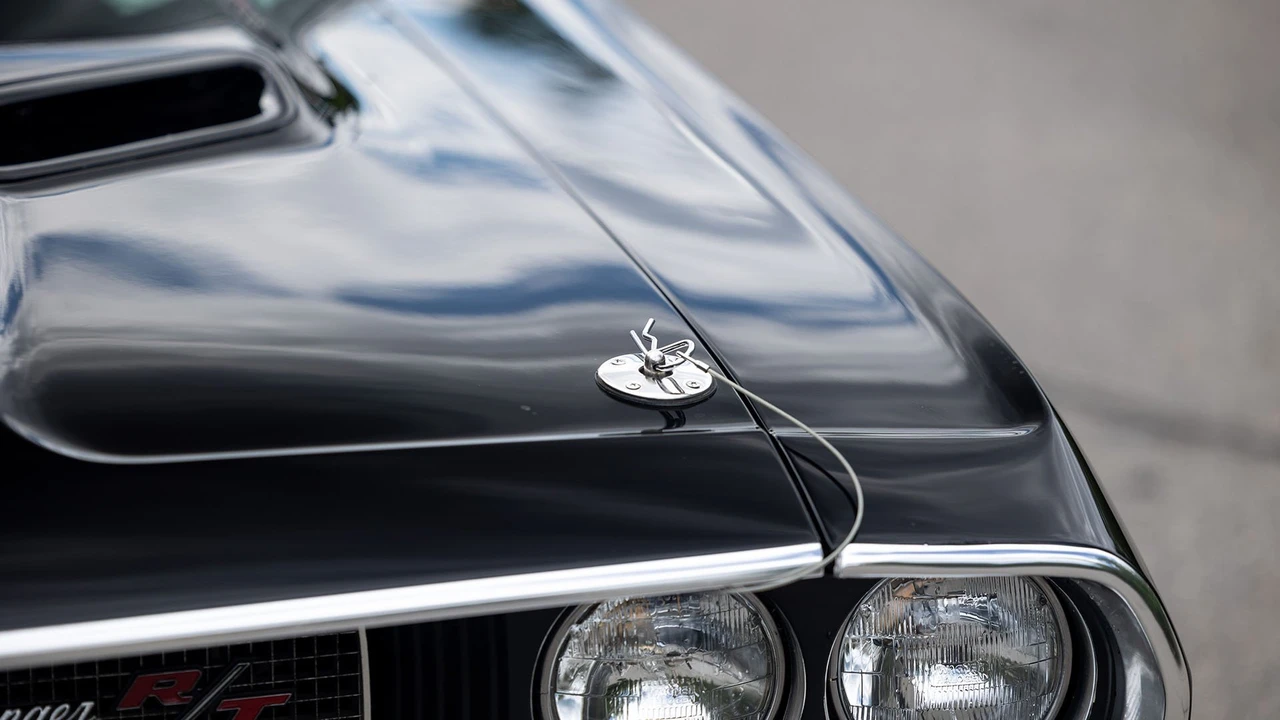 1970 Dodge Challenger Hemi 1st Gen - Image 24 of 31
